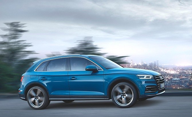 „Audi Q5 Plug-In Hybrid“ siūlo 32 kilometrų atstumą vien tik elektromobiliu