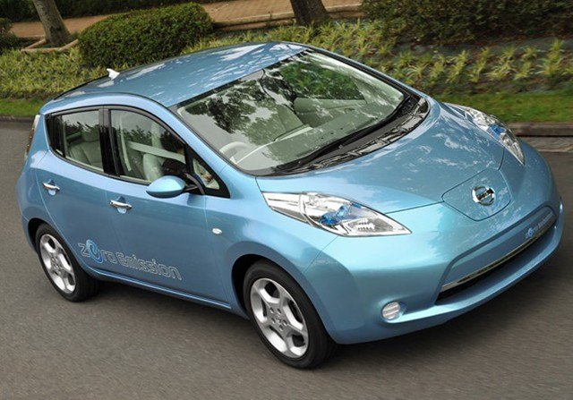 „Nissan“ kuria 10 minučių trukmės elektromobilių įkroviklį