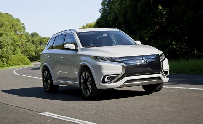 „Mitsu Outlander PHEV Concept-S“ pristato ‚Premium‘ klasės apdailą