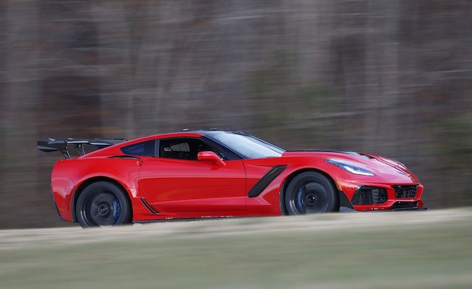 Žiūrėkite, kaip „Corvette ZR1“ pasiekia 212 mylių per valandą greitį