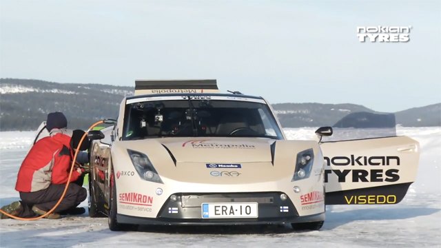Susipažinkite su greičiausiu pasaulyje elektromobiliu ant ledo: „Electric RaceAbout“ – vaizdo įrašas